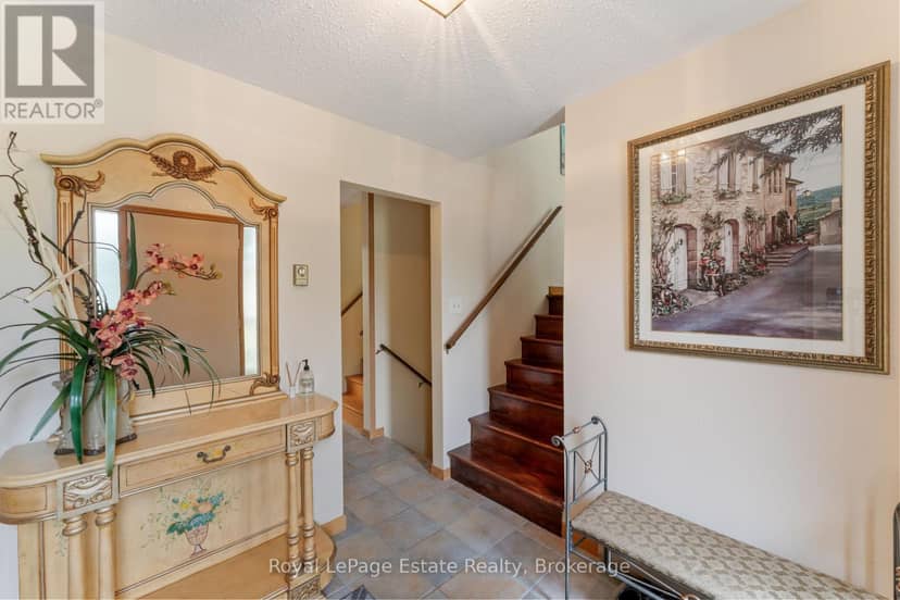 97 Dorena Crescent — photo 5 of 38