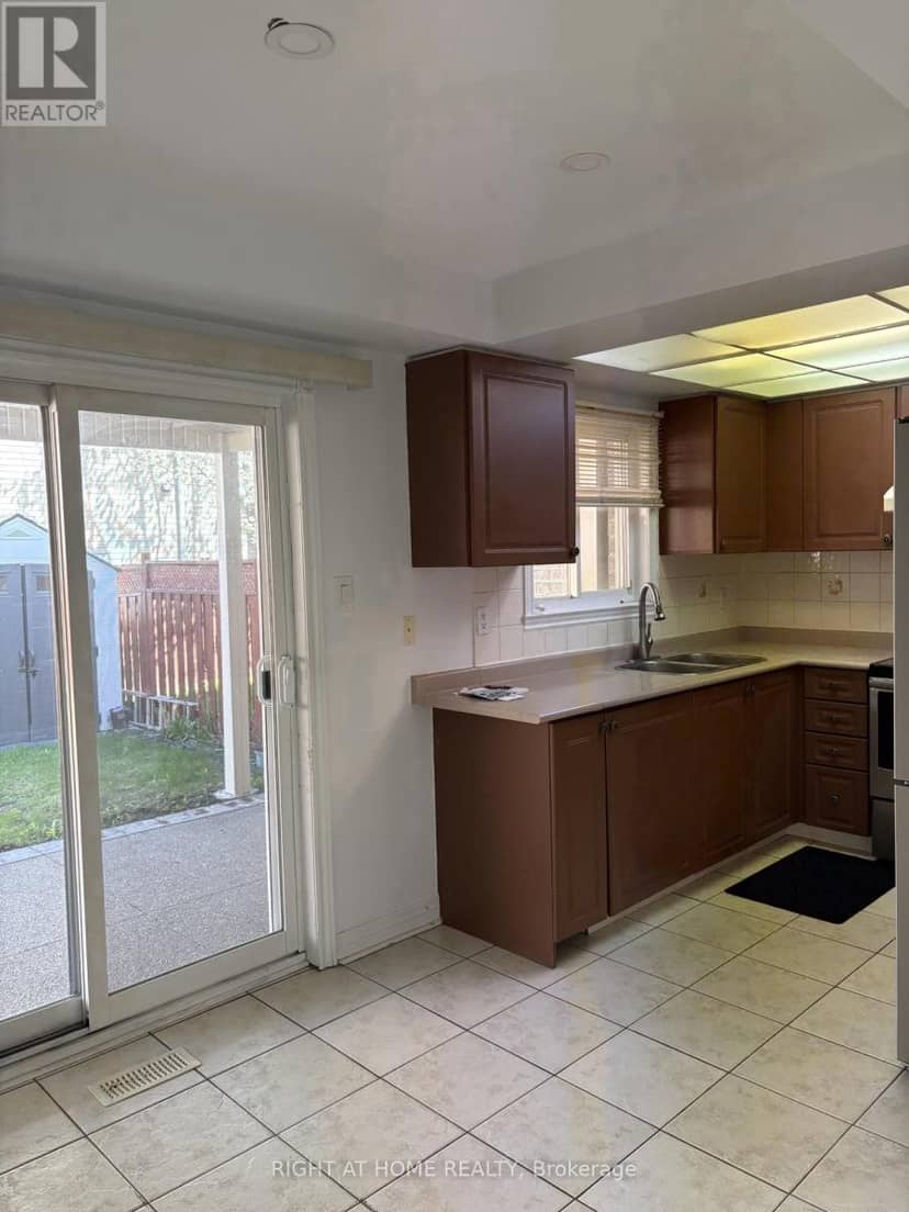 48 Grand Valley Boulevard — photo 3 of 13
