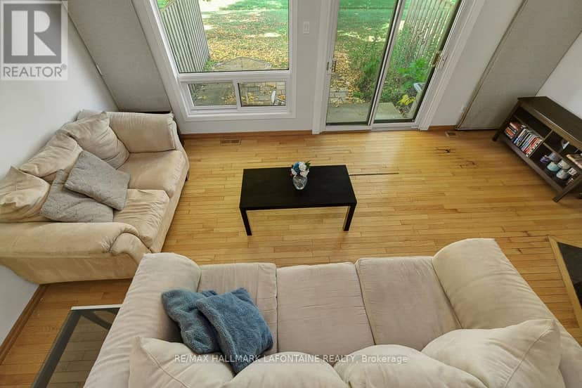 28 - 2 Bertona Street — photo 9 of 32