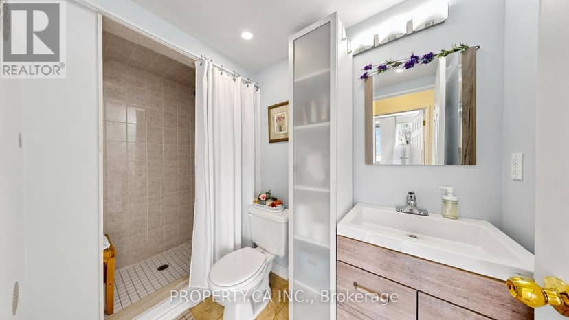107 - 7398 Yonge Street — photo 27 of 40