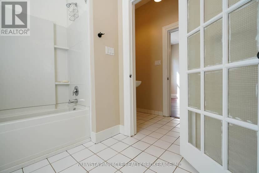 571 Dufferin Avenue — photo 11 of 17