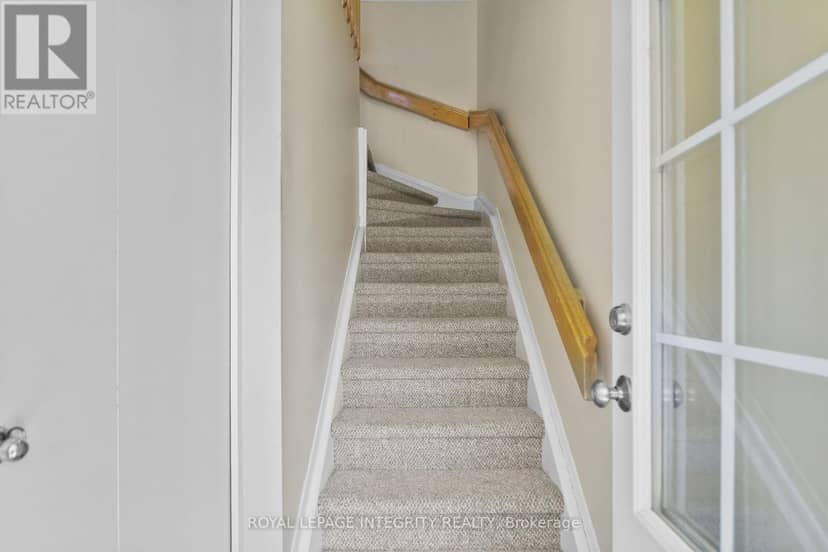 10 - 3 Stonebank Crescent — photo 7 of 28