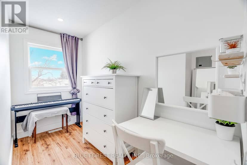 521 Upper Queen Street — photo 21 of 40