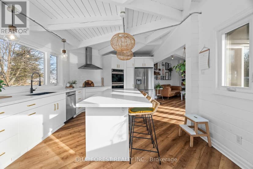 521 Upper Queen Street — photo 16 of 40