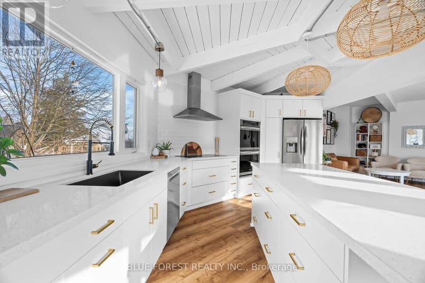 521 Upper Queen Street — photo 17 of 40
