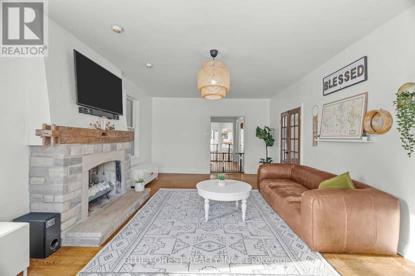 521 Upper Queen Street — photo 11 of 40