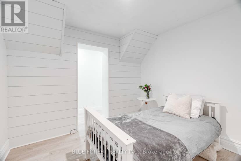 521 Upper Queen Street — photo 25 of 40