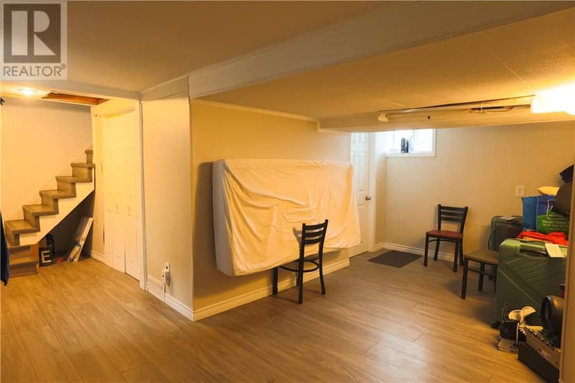 422 Queen Street — photo 15 of 24