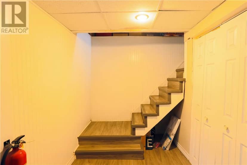422 Queen Street — photo 17 of 24