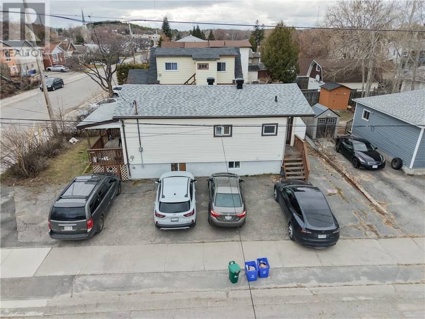 422 Queen Street — photo 2 of 24