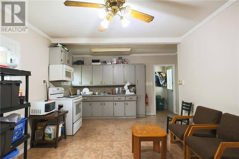 422 Queen Street — photo 3 of 24