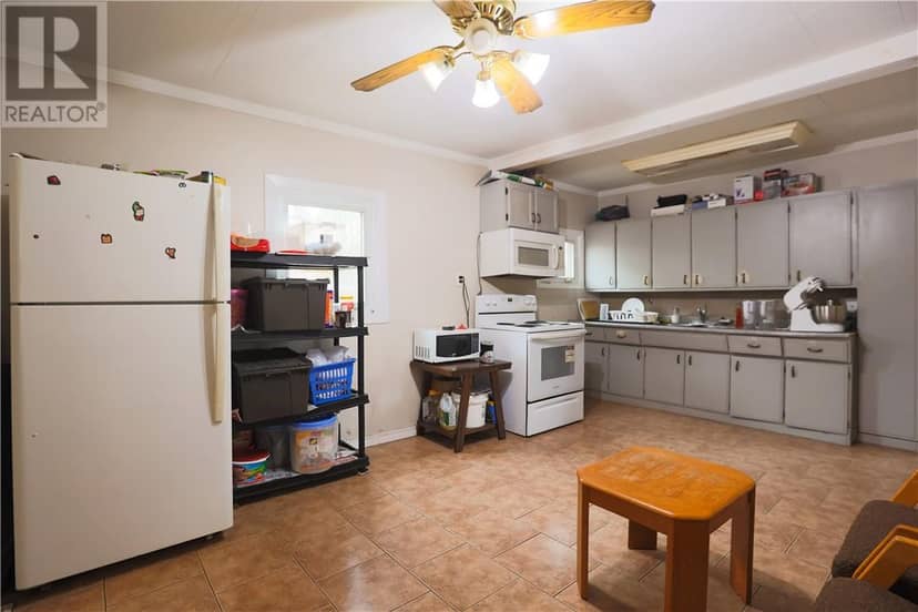 422 Queen Street — photo 4 of 24