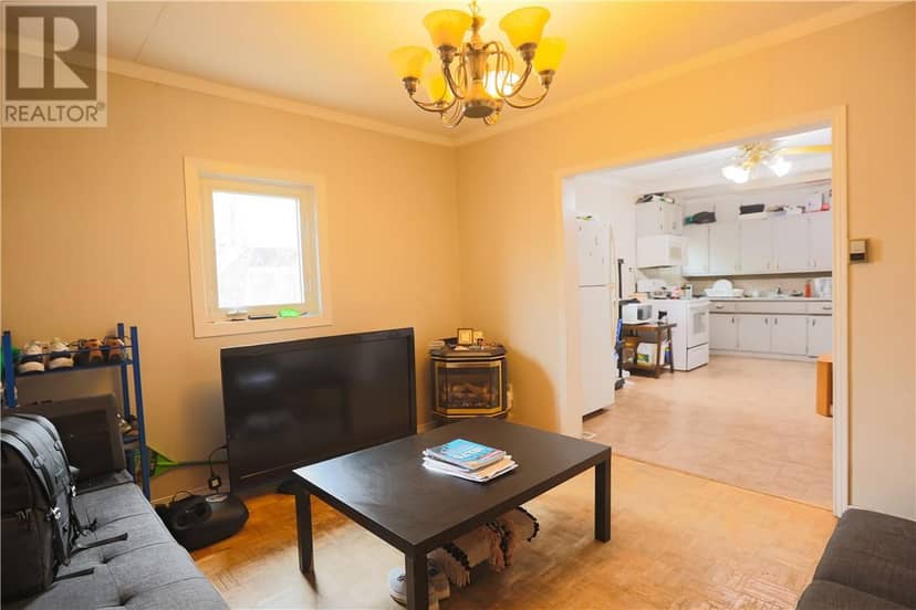 422 Queen Street — photo 7 of 24