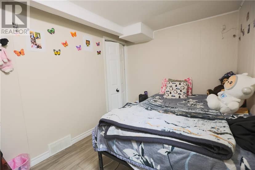422 Queen Street — photo 8 of 24