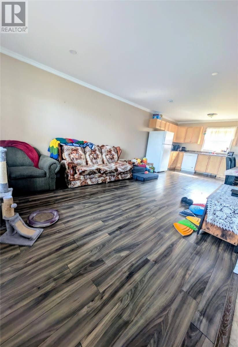 3 Murphy Crescent — photo 2 of 9