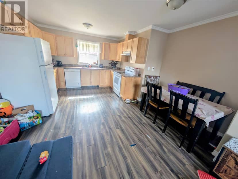 3 Murphy Crescent — photo 3 of 9