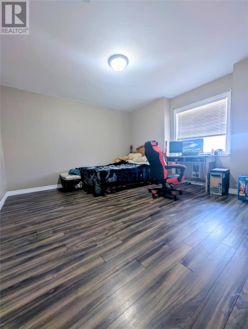 3 Murphy Crescent — photo 4 of 9