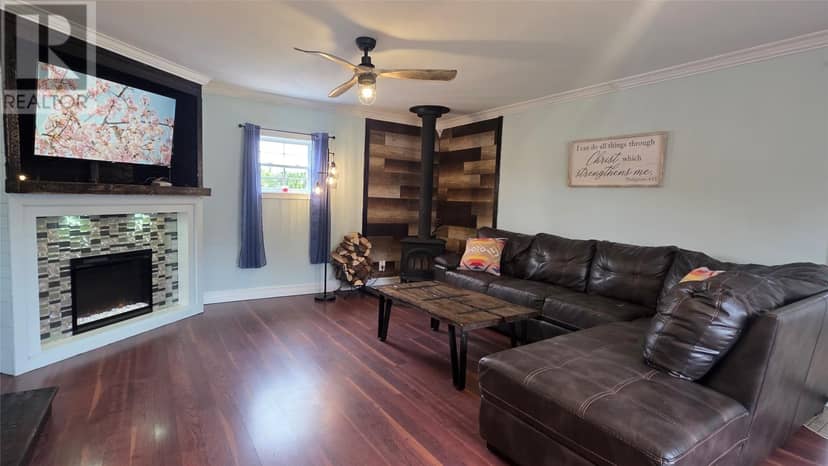 2 Hillview Street — photo 10 of 35