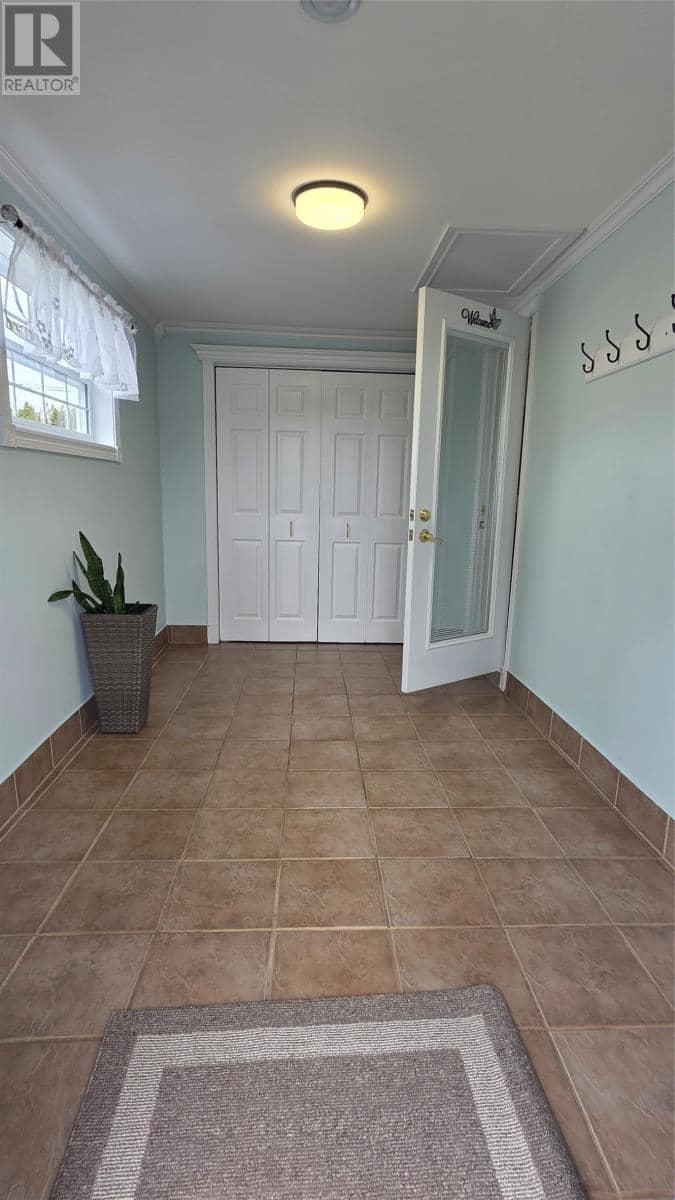 2 Hillview Street — photo 8 of 35