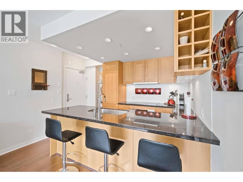 2001 821 CAMBIE STREET, Vancouver, photo 3