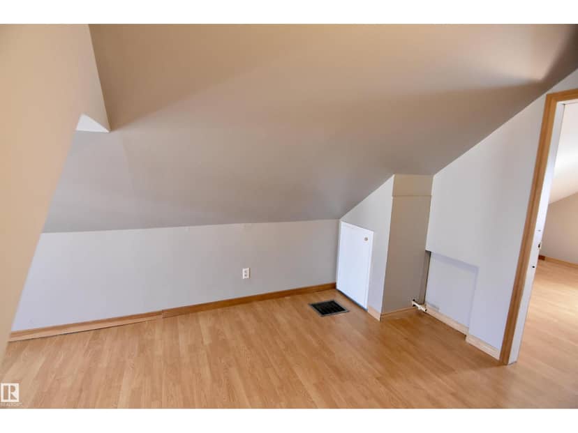 4629 46 AV — photo 16 of 29