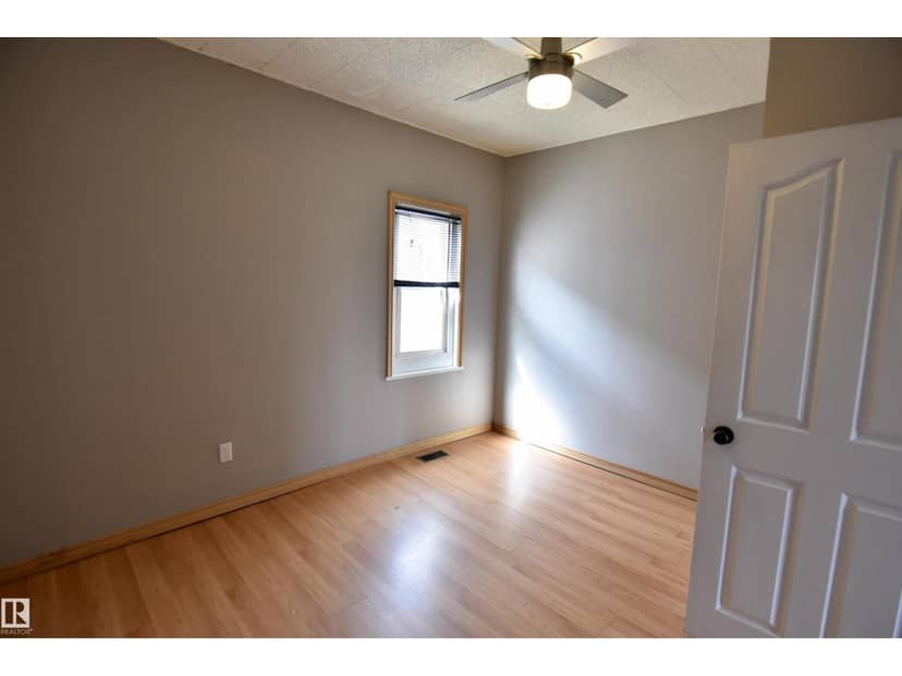 4629 46 AV — photo 14 of 29