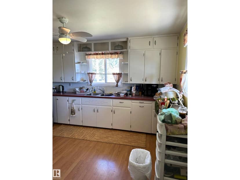 5035 49 AV NW — photo 10 of 28