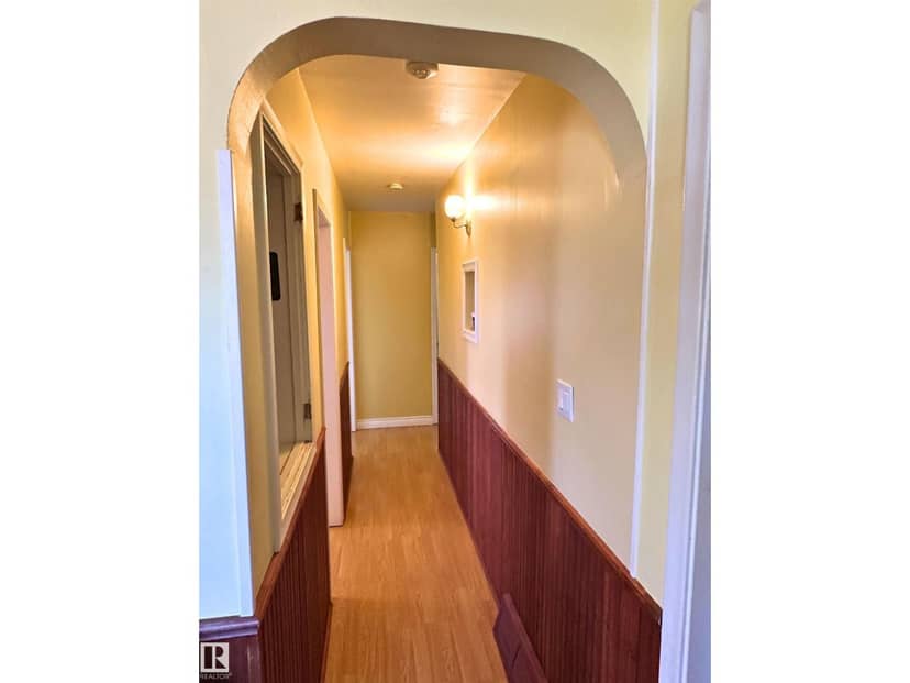 5035 49 AV NW — photo 15 of 28