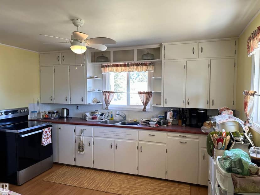 5035 49 AV NW — photo 9 of 28