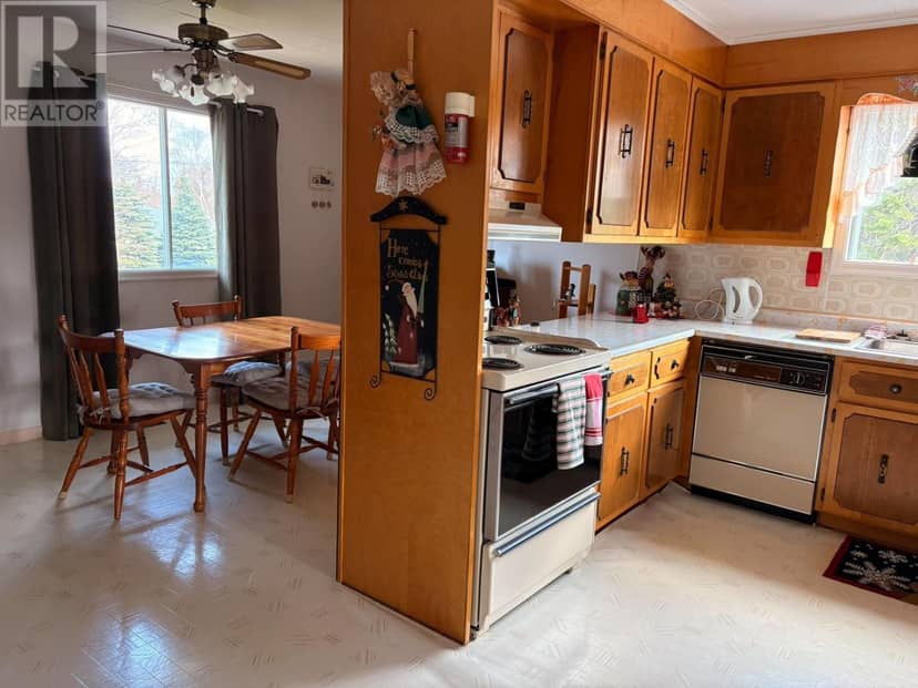 31 Angle Brook Road — photo 5 of 38
