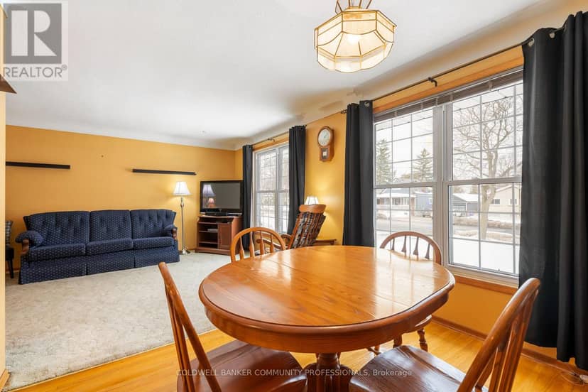 401 Mohawk Road W — photo 14 of 40