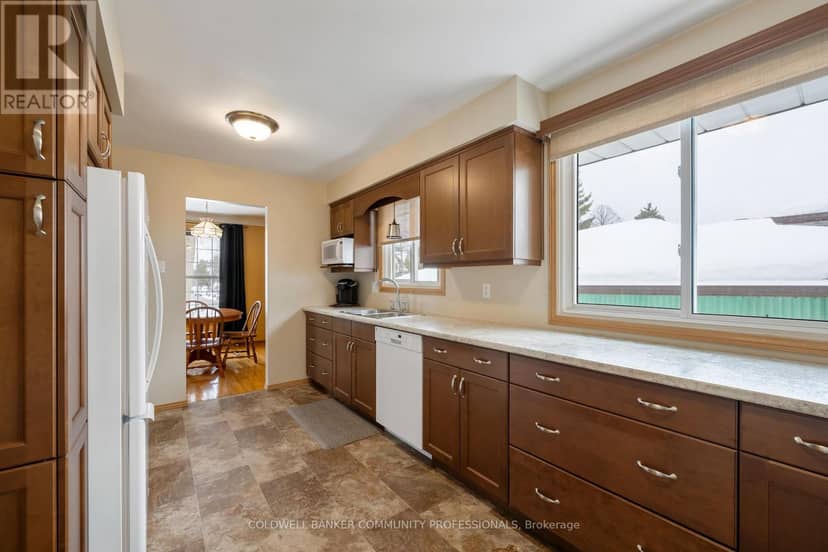 401 Mohawk Road W — photo 17 of 40