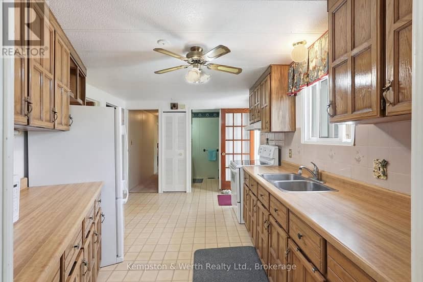 33 Fairview Crescent — photo 11 of 29