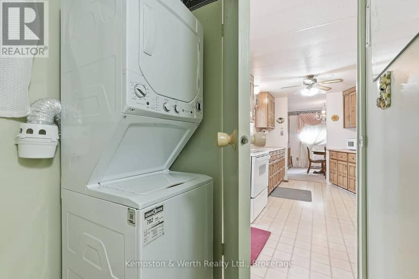 33 Fairview Crescent — photo 14 of 29