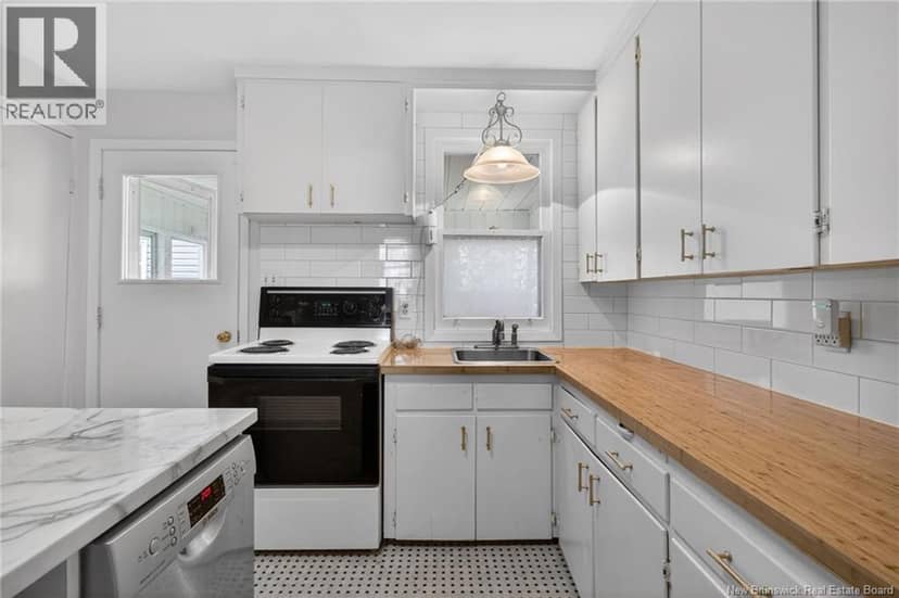 144 Dufferin Street — photo 22 of 40