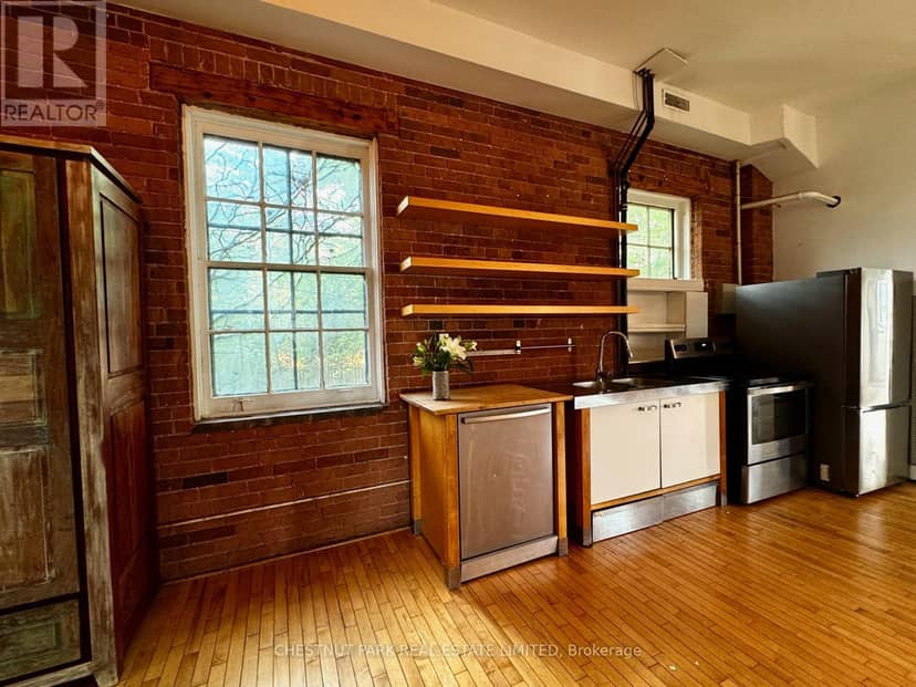 156 Sussex Mews — photo 2 of 5