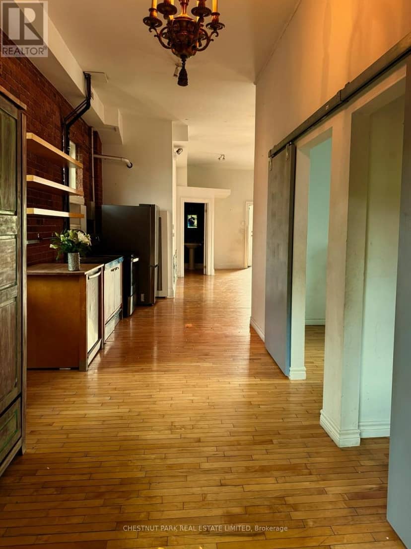 156 Sussex Mews — photo 3 of 5