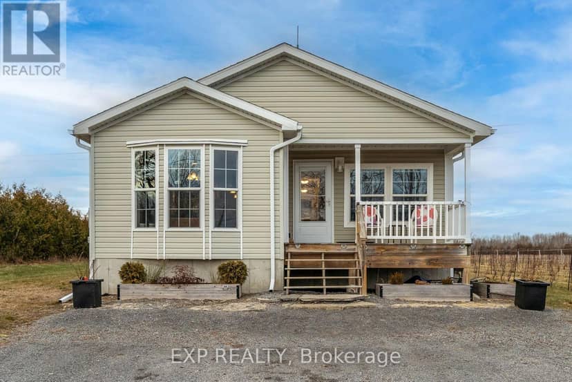 3589 County Road 8, Prince Edward County, photo 2