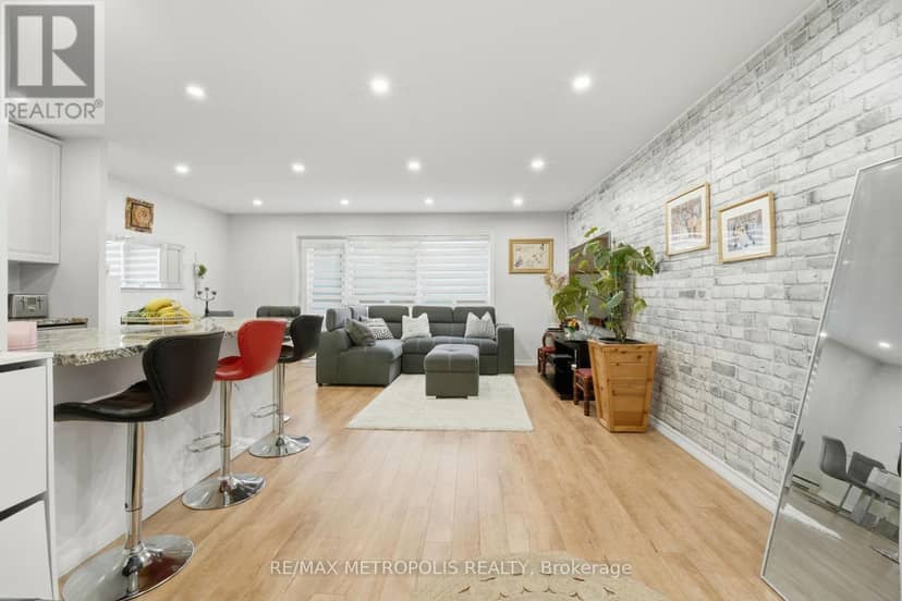 205 - 5877 Bathurst Street — photo 7 of 26