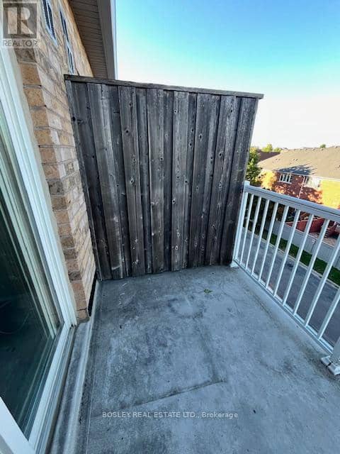 11 - 647 C Warden Avenue — photo 19 of 24