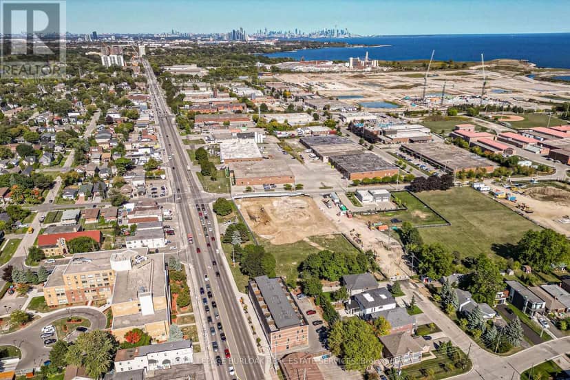 213 - 760 Lakeshore Road E — photo 13 of 24