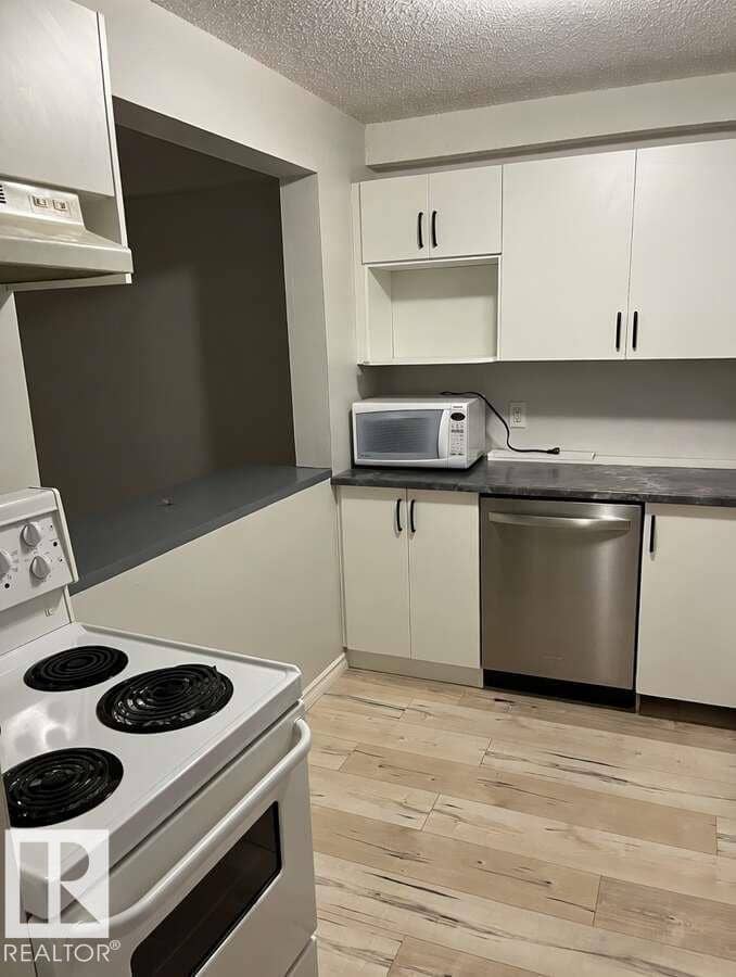 #B2 10620 104 ST NW, Edmonton, photo 4