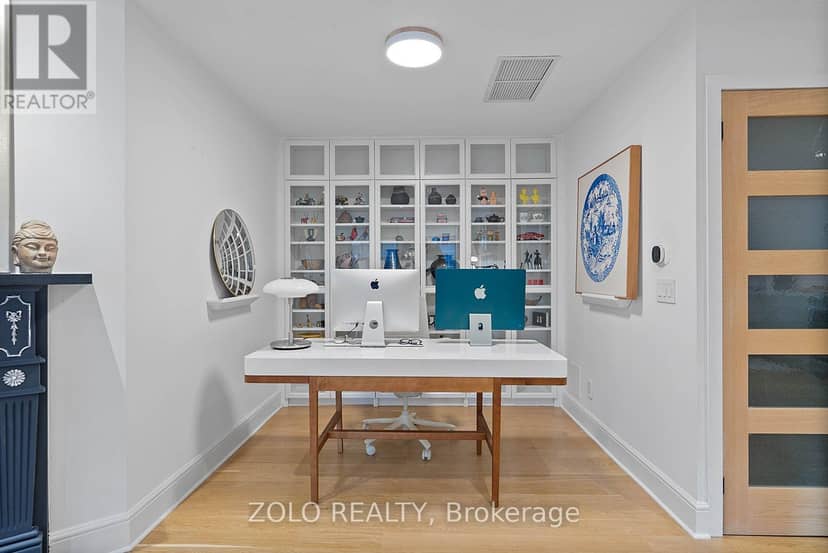 302 - 55 Lombard Street — photo 15 of 39