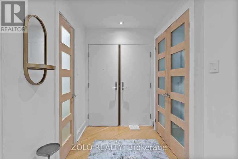 302 - 55 Lombard Street — photo 3 of 39