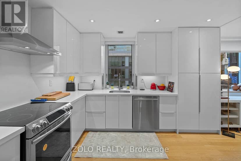 302 - 55 Lombard Street — photo 6 of 39