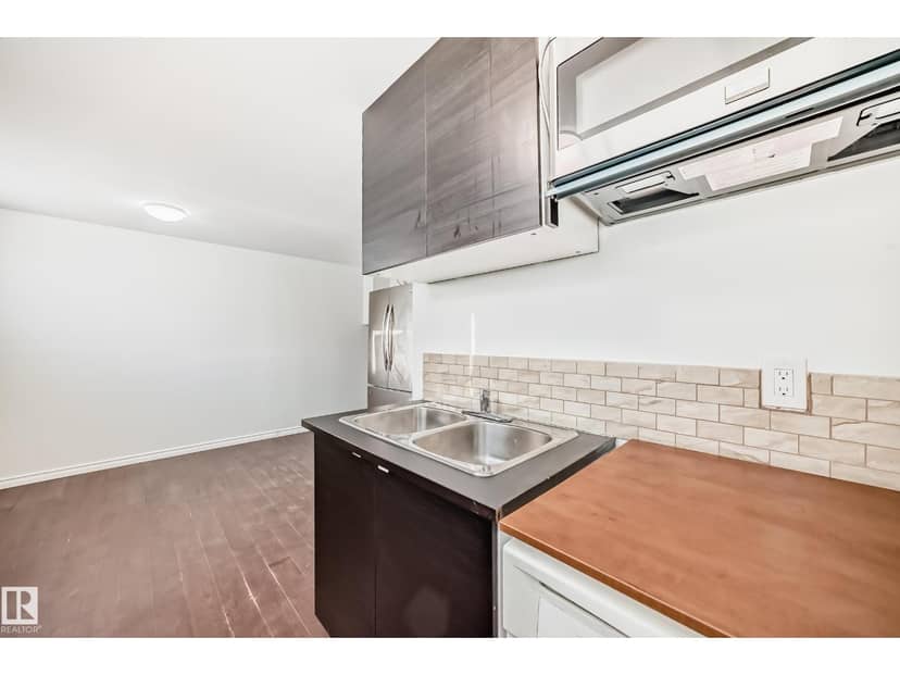 9623/9625 73 AV NW NW — photo 38 of 40