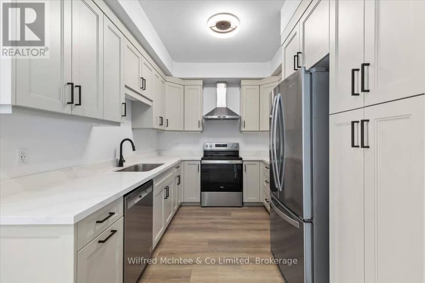 227 Saugeen Street — photo 15 of 40