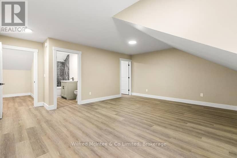 225 Saugeen Street — photo 26 of 40