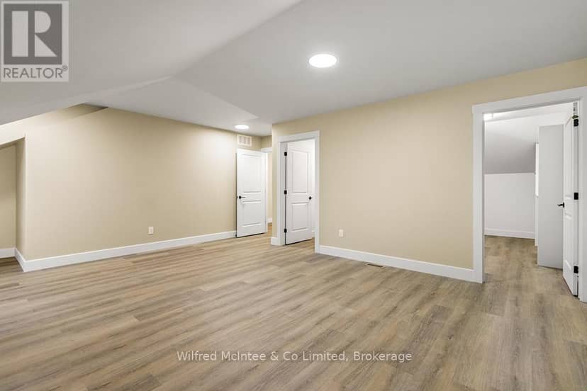 225 Saugeen Street — photo 27 of 40