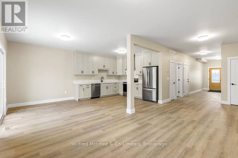 225 Saugeen Street — photo 17 of 40